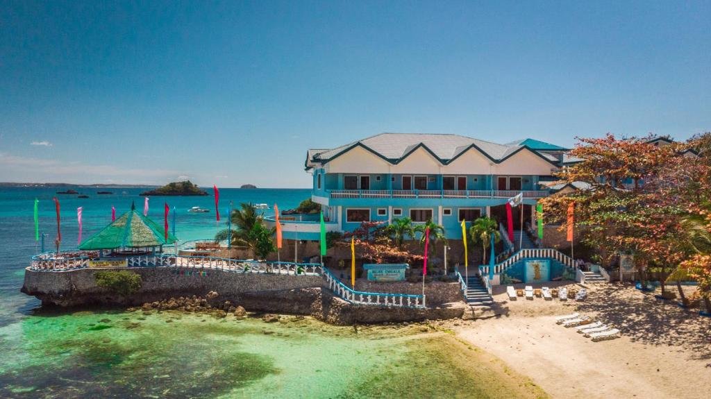 Tropical Waves Resort