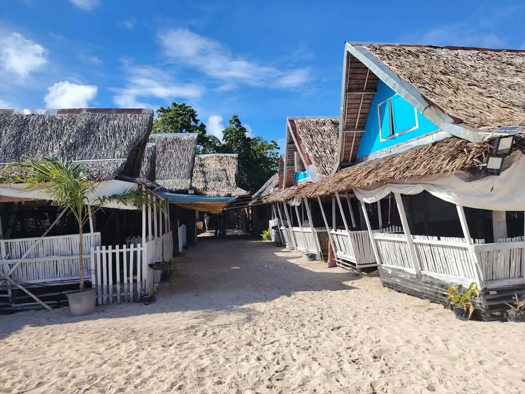 Dyzens Huts Loading Point Beach